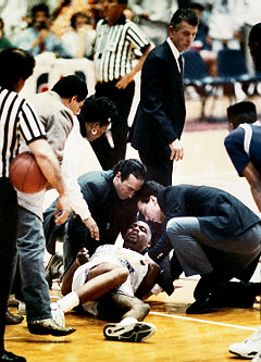 Hank Gathers collapses.